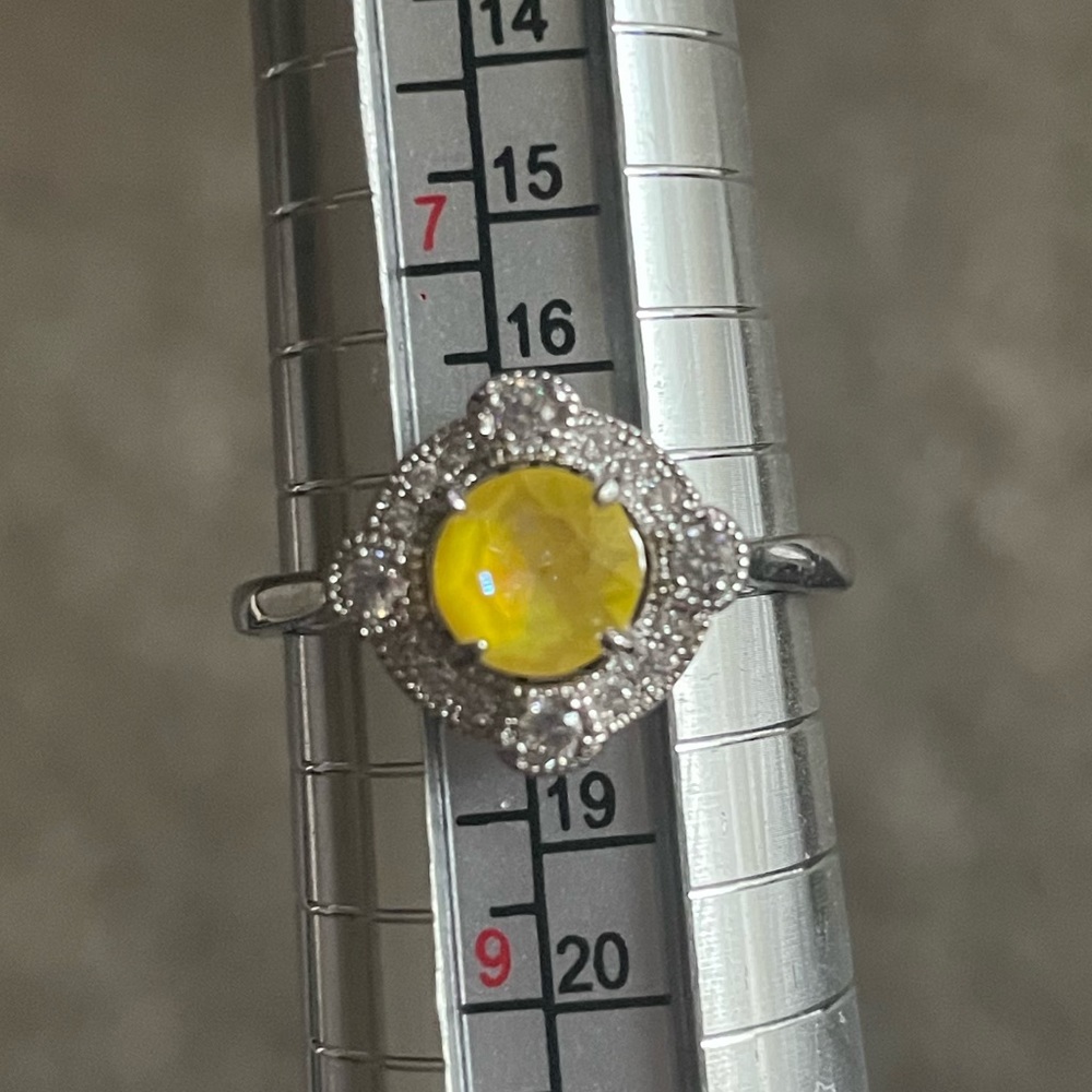 💛 2/$20 💛 Fragrant Jewels ring. Sz 8